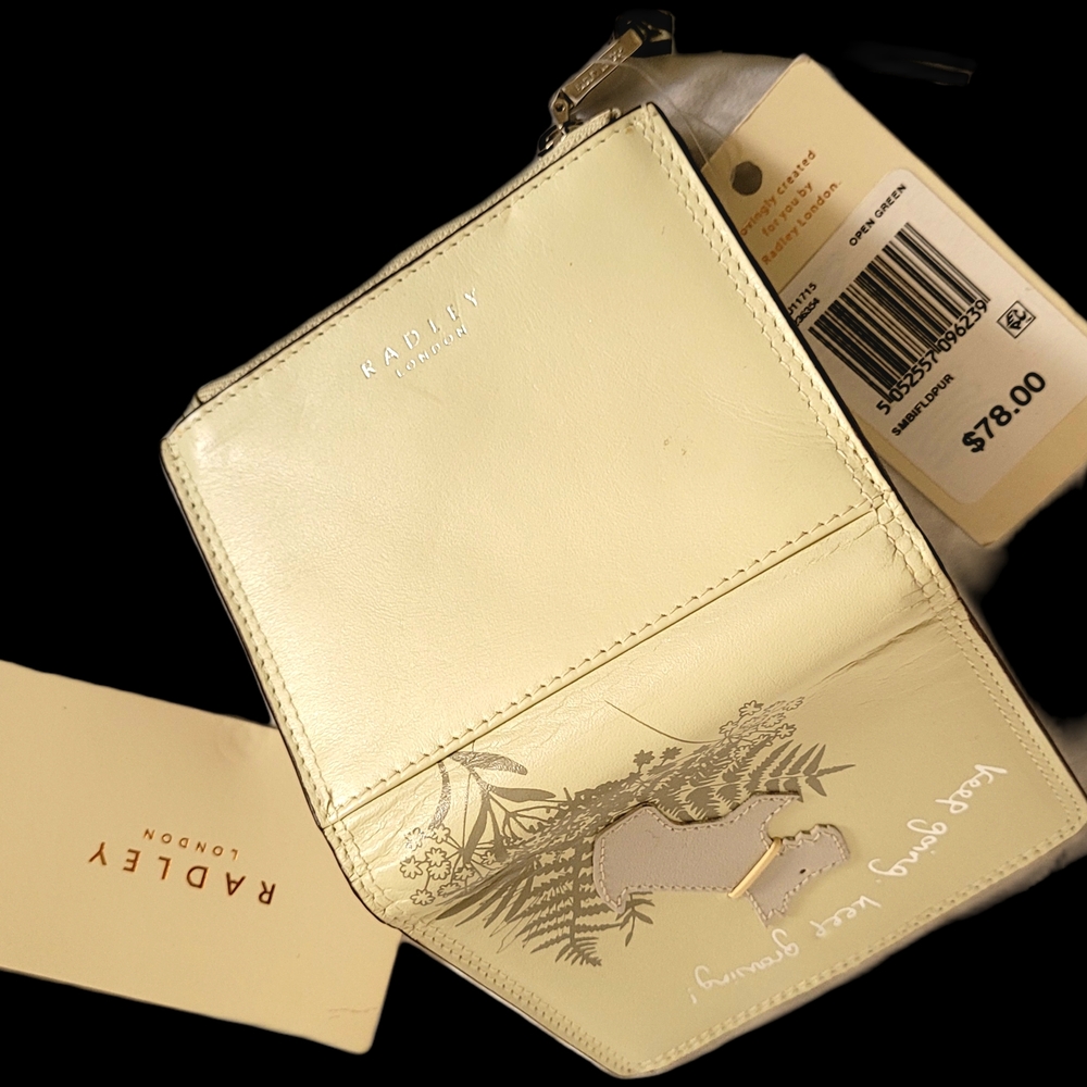 Dog-Themed Cream Wallet - Picture 7 of 7
